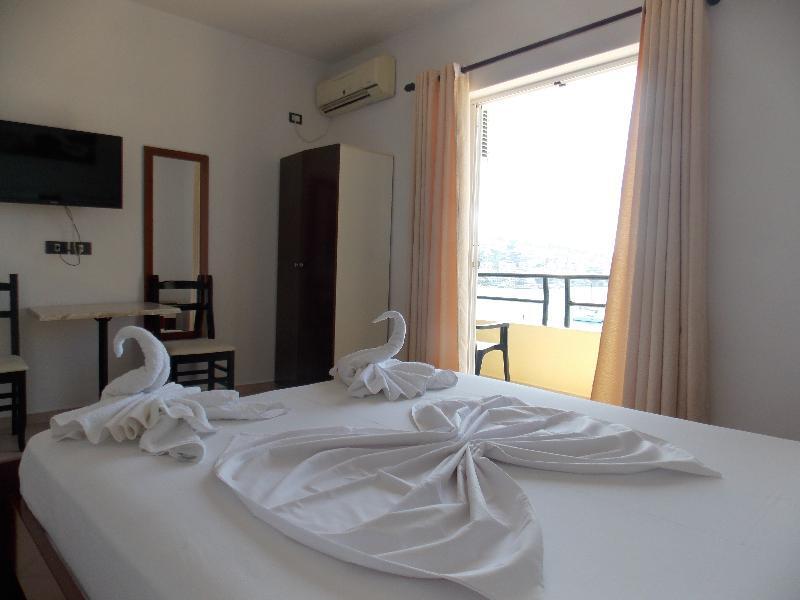 Hotel Real Саранде Екстериор снимка
